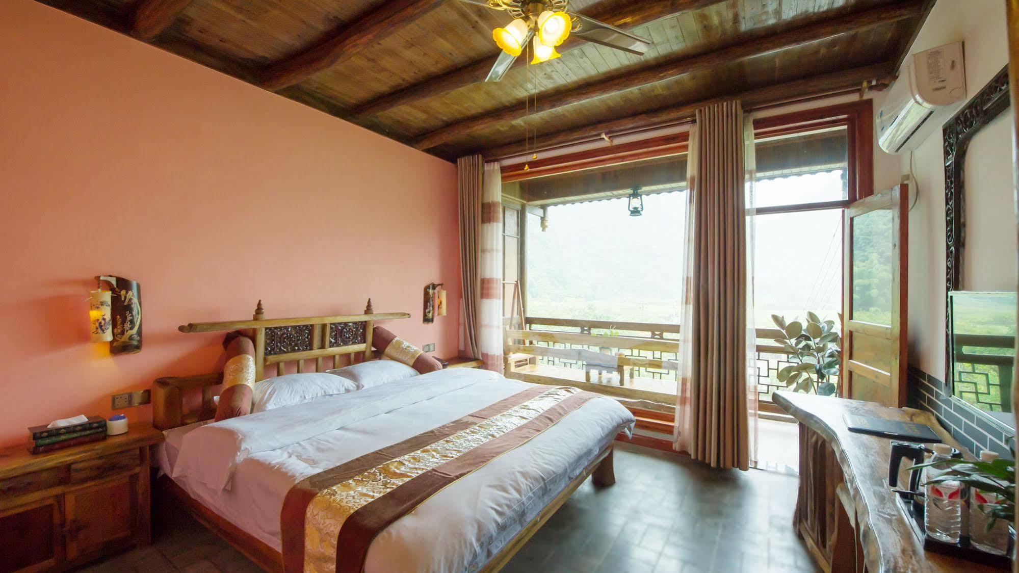 Yangshuo Scenic Mountain Retreat Hotel ภายนอก รูปภาพ