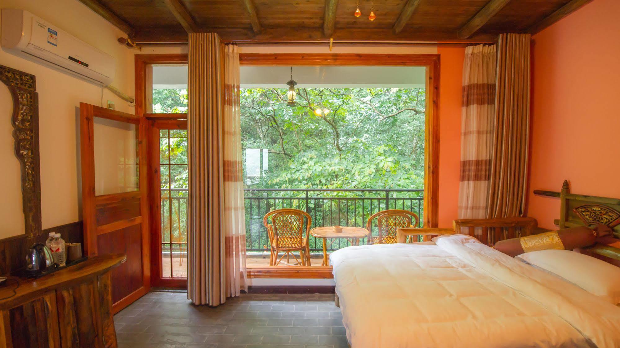 Yangshuo Scenic Mountain Retreat Hotel ภายนอก รูปภาพ