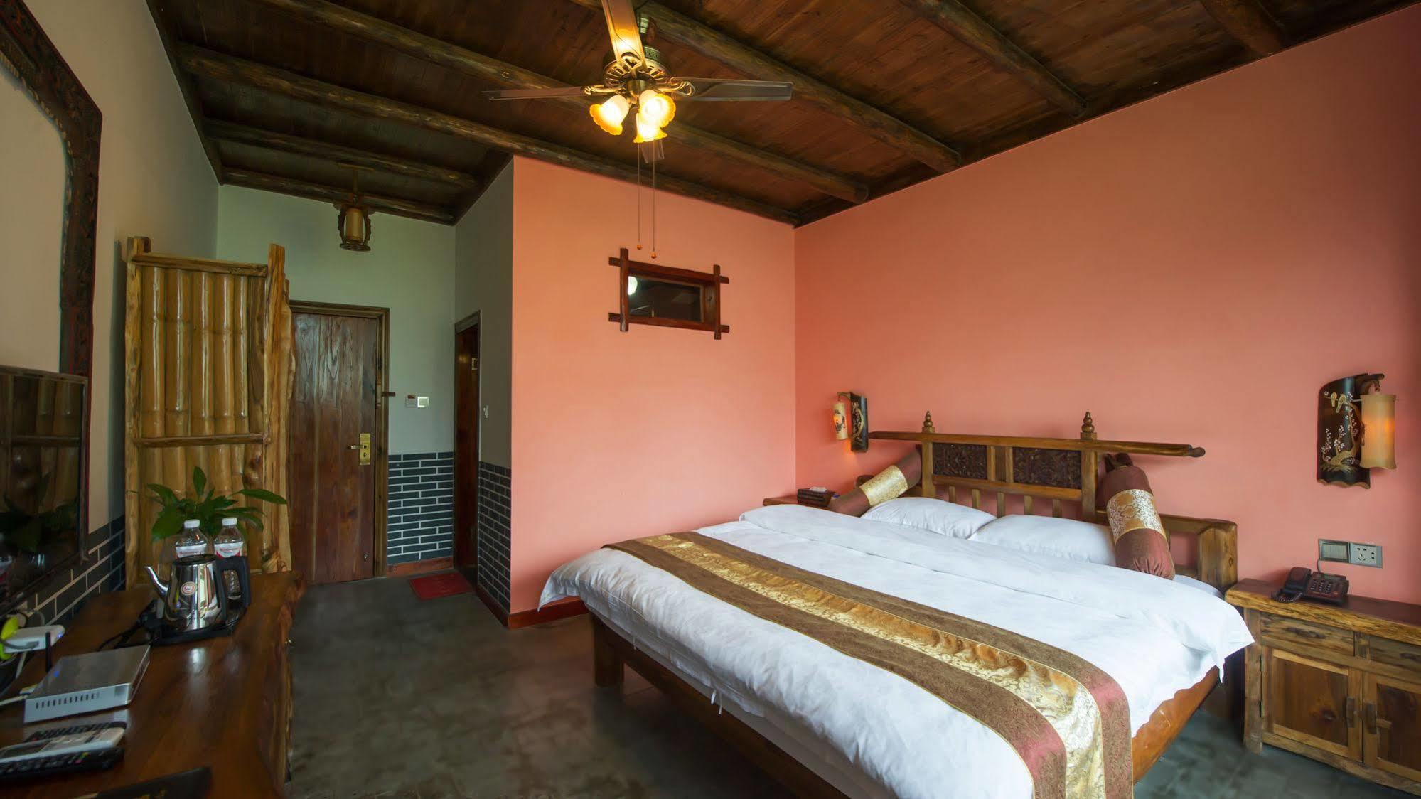 Yangshuo Scenic Mountain Retreat Hotel ภายนอก รูปภาพ
