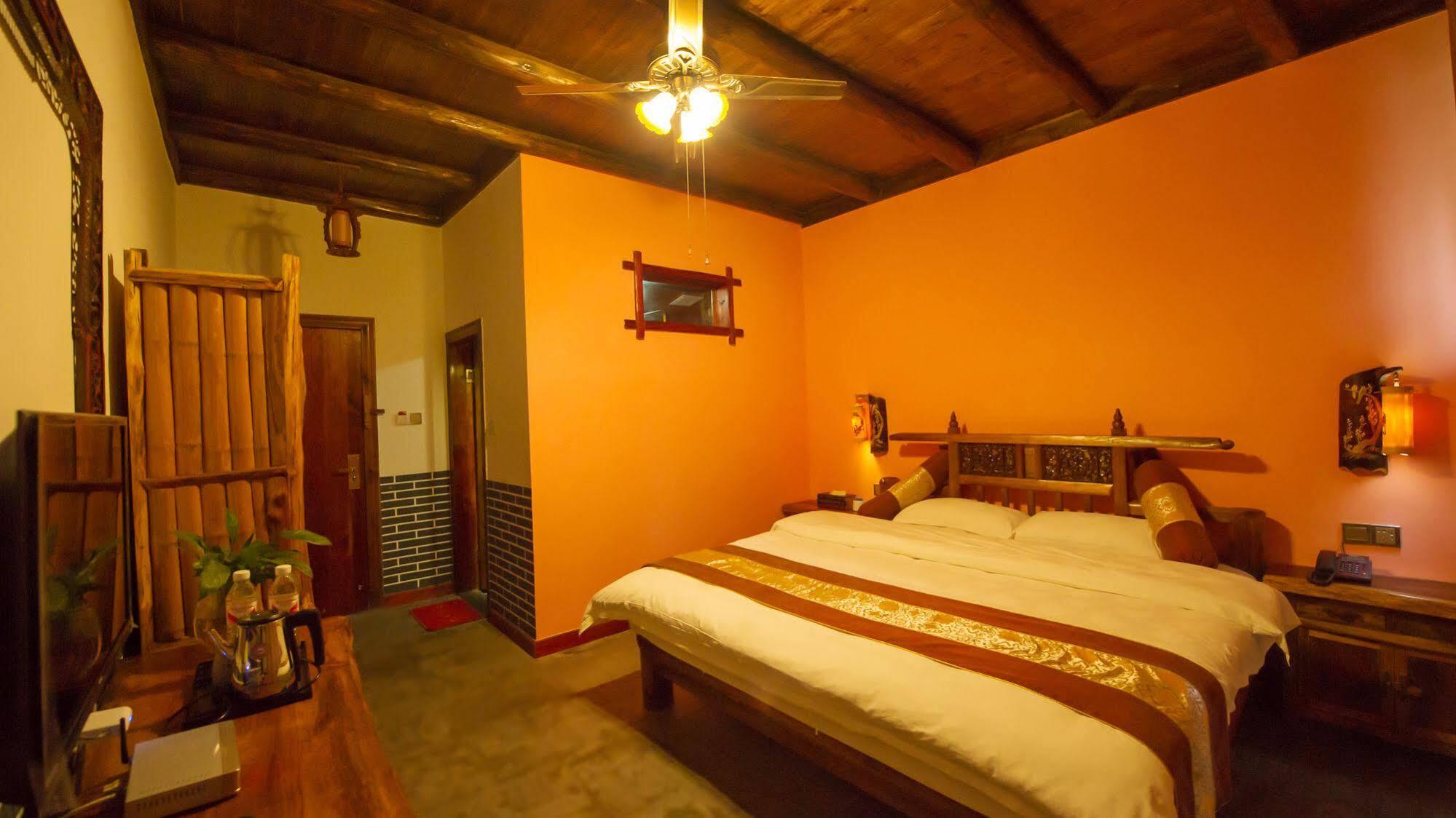 Yangshuo Scenic Mountain Retreat Hotel ภายนอก รูปภาพ